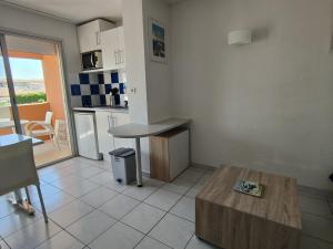 Appartement Bord de Mer - Climatisation, Balcon, Parking et Piscine - FR-1-801-3