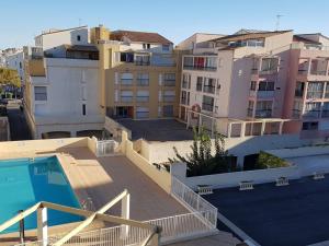 Appartement Climatisé au Centre Port avec Piscine, Parking, et Proche Animations - FR-1-801-8