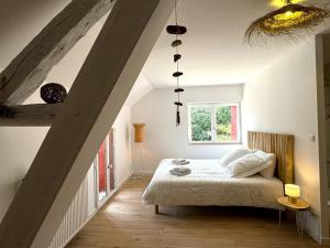 Maisons de vacances Gite authentique avec spa, tennis et jardin paysager – Draps et menage inclus, calme campagnard. - FR-1-489-540 : photos des chambres
