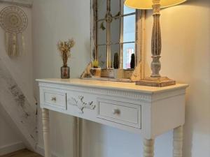 Maisons de vacances Gite authentique avec spa, tennis et jardin paysager – Draps et menage inclus, calme campagnard. - FR-1-489-540 : photos des chambres