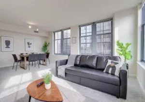 Splendid 2 BR Condo At Pentagon City - Virginia Highlands