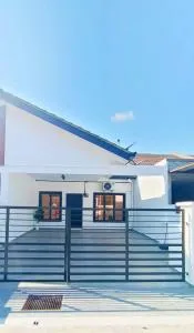 THE Nadraa GUESTHOUSE KLIA - Kampong Giching Hilir