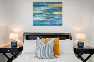 Rooftop Pool 2BR Apartment at Marvel Stadium with Free Parking