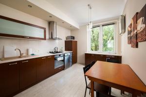 Ogrodowa Pleasant Apartment by BookingHost