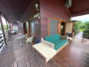 Houseboat - Beacon of happiness