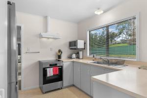 Seaview Lookout - Mangawhai Heads Holiday Home