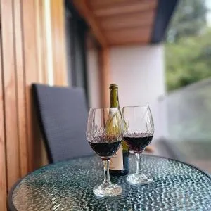 Trinity- New Modern Apartment with FREE on road parking - Histon