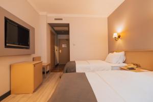Standard Double Room with City View room in Usta Park Hotel