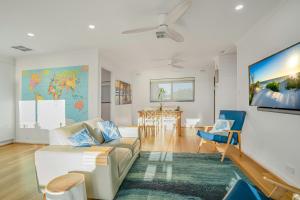 Absolute Beachfront Sandy Feet 2 upstairs 2 bedroom apartment Beach Stayz Semaphore