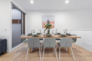 Villa on Newport Lake