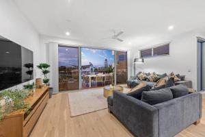 Villa on Newport Lake