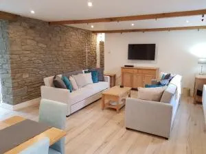 Bright & Airy Pet-Friendly 3BR Home w/ Garden - Treherbert