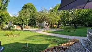 Gîte l'Enclos Ô rendez-vous Roquefeuil-Pays de sault- avec jardin - Espezel