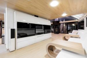 Unique Boat Shaped House at Lakefront #instaWORTH