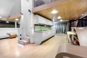 Unique Boat Shaped House at Lakefront #instaWORTH