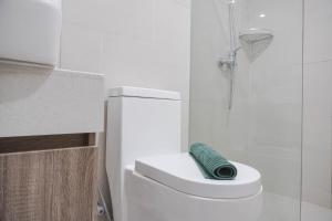 Nice and New 1BR with Office Room at Daan Mogot City Apartment By Travelio