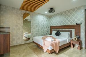 Alaya Stays Imperial Serenia 3-BHK with Common Pool & Garden Near Karla Cavs and Bhushi Dam