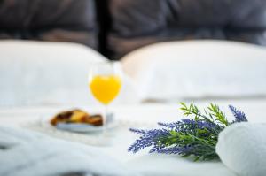 Oikos luxury central apartment