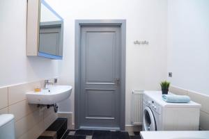 Charming 3-Bedroom City Center Flat