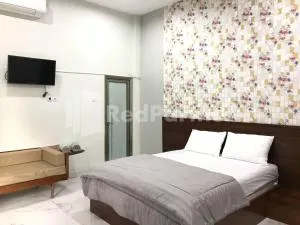 Hotel D88 Mitra RedDoorz Near Santera Flower Garden - Junggo