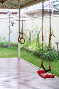 Spacious 5BR 3BA Home w Parking and Yard in Sunnybank M11