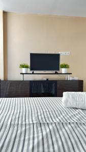 Vista a la playa, cerca del centro con piscina