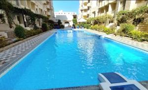 Upscale studio- Florenza Khamsin