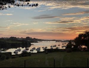 Maisons de vacances KER LAN - Maison de caractere avec SPA et vue mer : photos des chambres