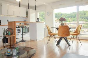 Appartements TheSkyFall , cosy appartement, terrasse & parking : photos des chambres