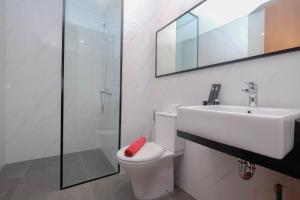 Elegant and Comfort 1BR at Ciputra World 2 Apartment By Travelio