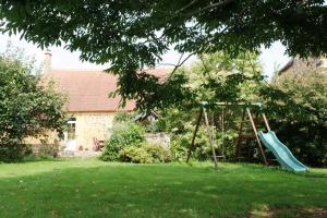 Maisons de vacances Maison de vacances dans grand jardin arbore a La Chapelle-Saint-Fray proche Le Mans Sarthe, Pays-de-la-Loire : photos des chambres