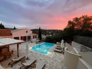 Cliff Top Pool Villa over-looking Lakka Bay Paxos - Chourdátika