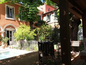 maison 3 chambres centre ville, jardin et bassin privatifs