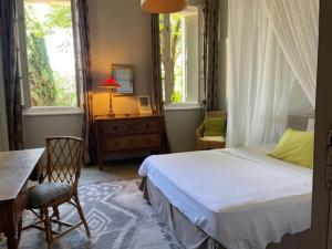 maison 3 chambres centre ville, jardin et bassin privatifs