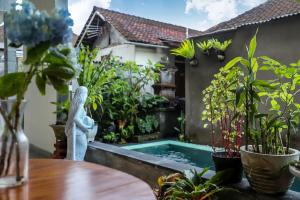 Stylish Hotel-style Room Near Pool in Ubud Central