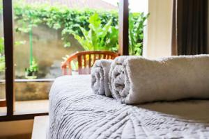 Stylish Hotel-style Room Near Pool in Ubud Central