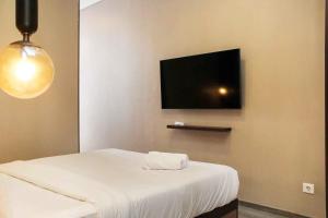 Stunning and Comfy 2BR + Study Room at Sudirman Suites Apartment By Travelio