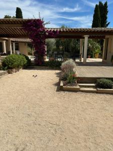 Villas VILLA 4* avec PISCINE dans le bas du village de BORMES les MIMOSAS : photos des chambres