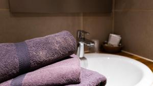 Hotels Logis Hotel - Restaurant Residence Les Cedres : Chambre Quadruple