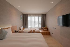 In Joy Hotel