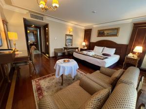 GLK PREMIER Regency Suites & Spa