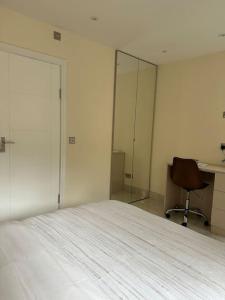 CozyCorner - 2 Bed in Egham Heathrow Windsor