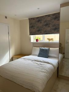 CozyCorner - 2 Bed in Egham Heathrow Windsor
