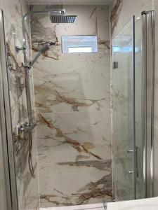 CozyCorner - 2 Bed in Egham Heathrow Windsor