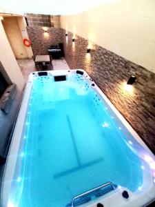 Luxurious apartment with heated pool jacuzzi