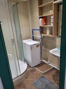 Sejours chez l'habitant Private Room-4 in HANNANA Apartment- 2 min walk To Tram 12 min to Nice train station 15 min to Massena Place : photos des chambres