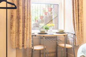 1 BDR Apt By Caledonia Luxe Stays Short Lets & Serviced Accommodation Renton