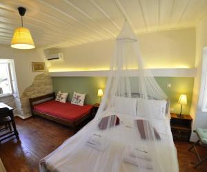 Adamantia 17th Century Room D1