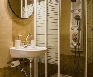 Adamantia Newly Built Room A4