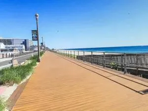 Room near the beach and shopping 13 - Red Bank